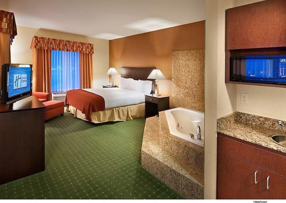 Holiday Inn Express Reno Airport By Ihg Exterior photo
