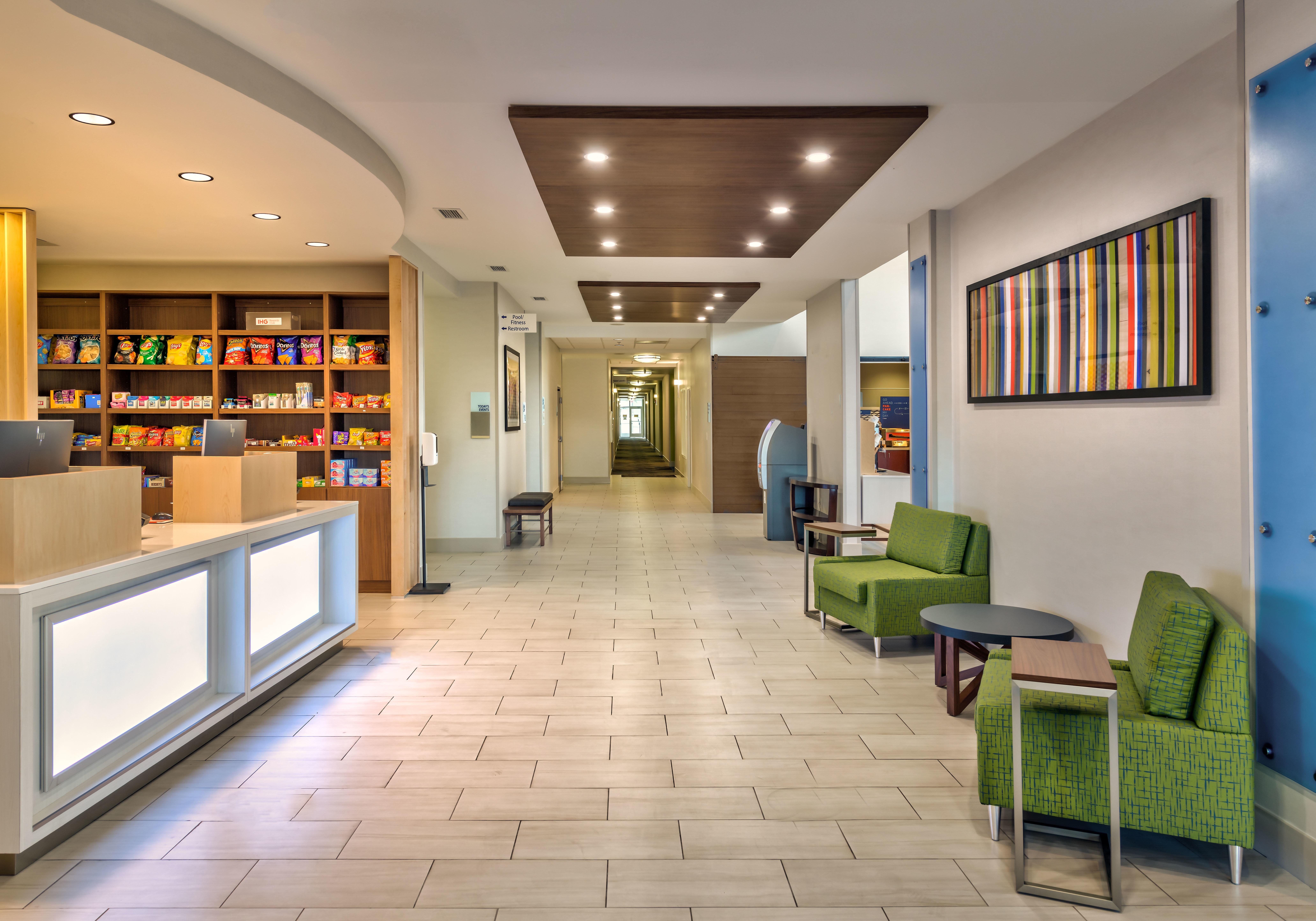 Holiday Inn Express Reno Airport By Ihg Exterior photo